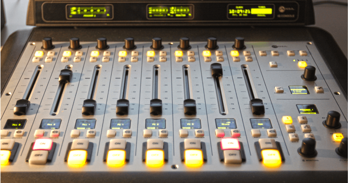 Best Broadcasting Desks You Should Know About | Radio.co